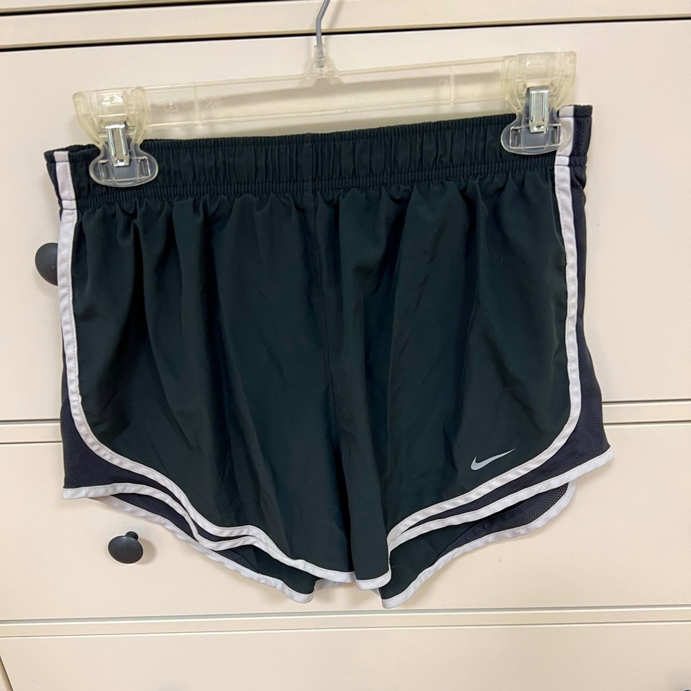 Nike Dri Fit Women’s Tempo Running Short - L